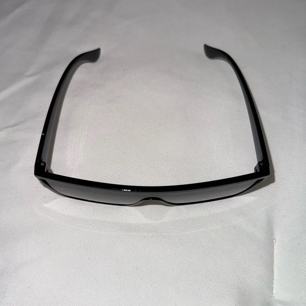 Black Rectangular Sunglasses - Picture 5 of 7